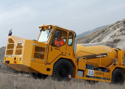 礦山隧道專用混凝土攪拌車 4方攪拌罐與防爆輪胎的完美結(jié)合